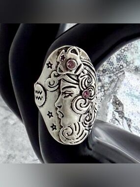 *SOLD* Vintage Style Silver Aquarius Zodiac Ring ♒️ Size 7 ✨ Astrology